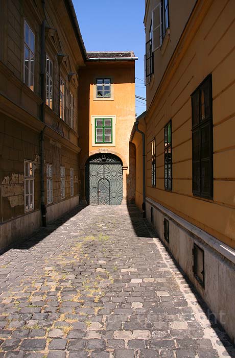 B and b Budapest  photo